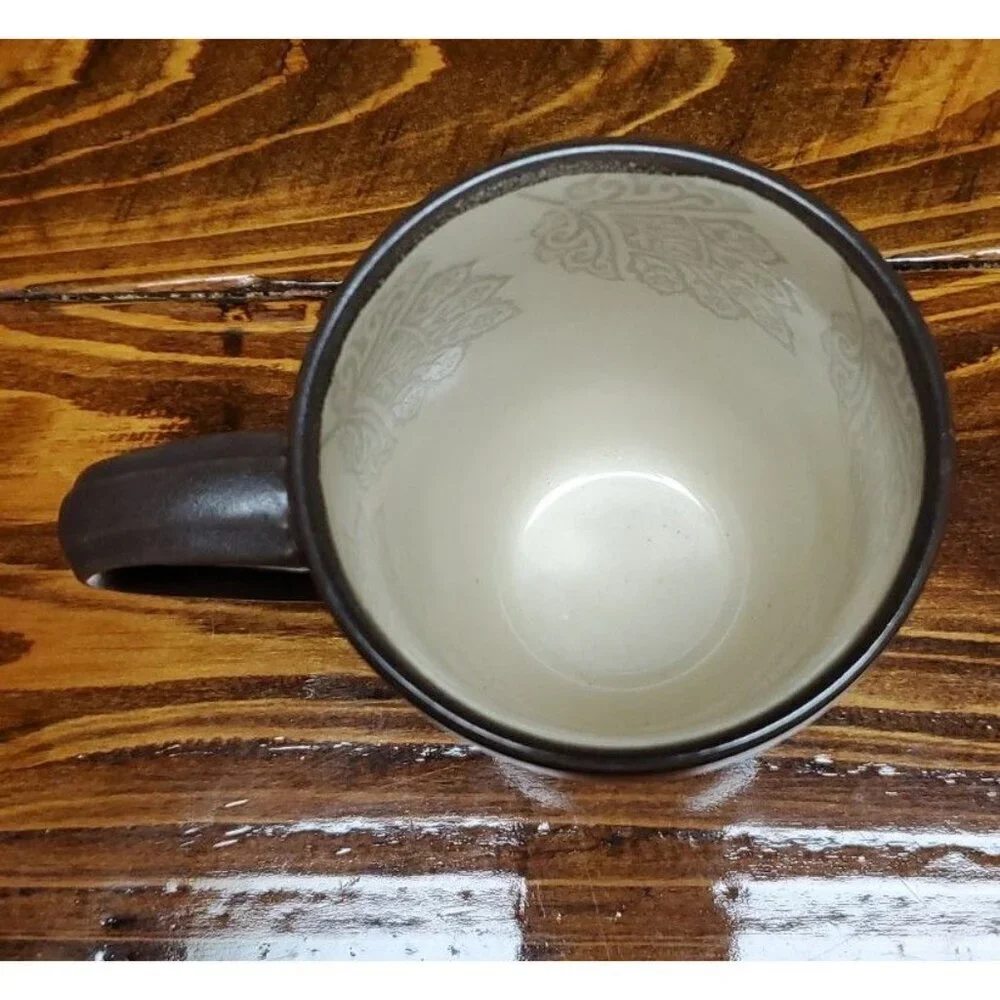 222 Fifth CHANDI Vanille Excellent Condition Brown Stylized Coffee Mug Tea Cup
